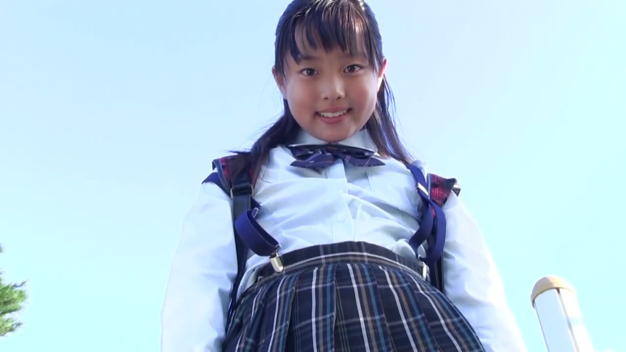 すモモ 岡本桃佳