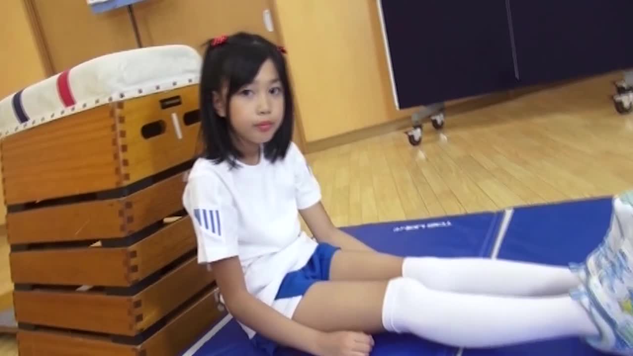 制服ニーハイ そらのみう
